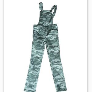 Cat & Jack size 7/8 girls camouflage  overhauls  girls one piece bibs